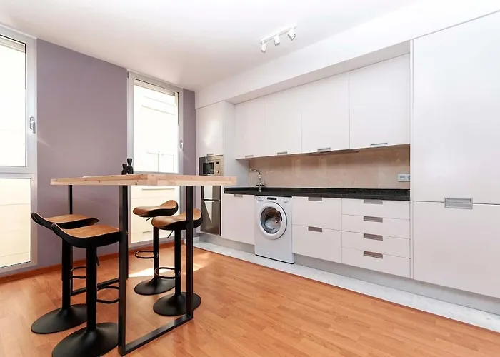 Modern 3rd Floor Loft In *
